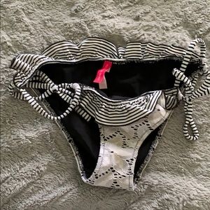VS bikini bottom w/ ruffles size XS